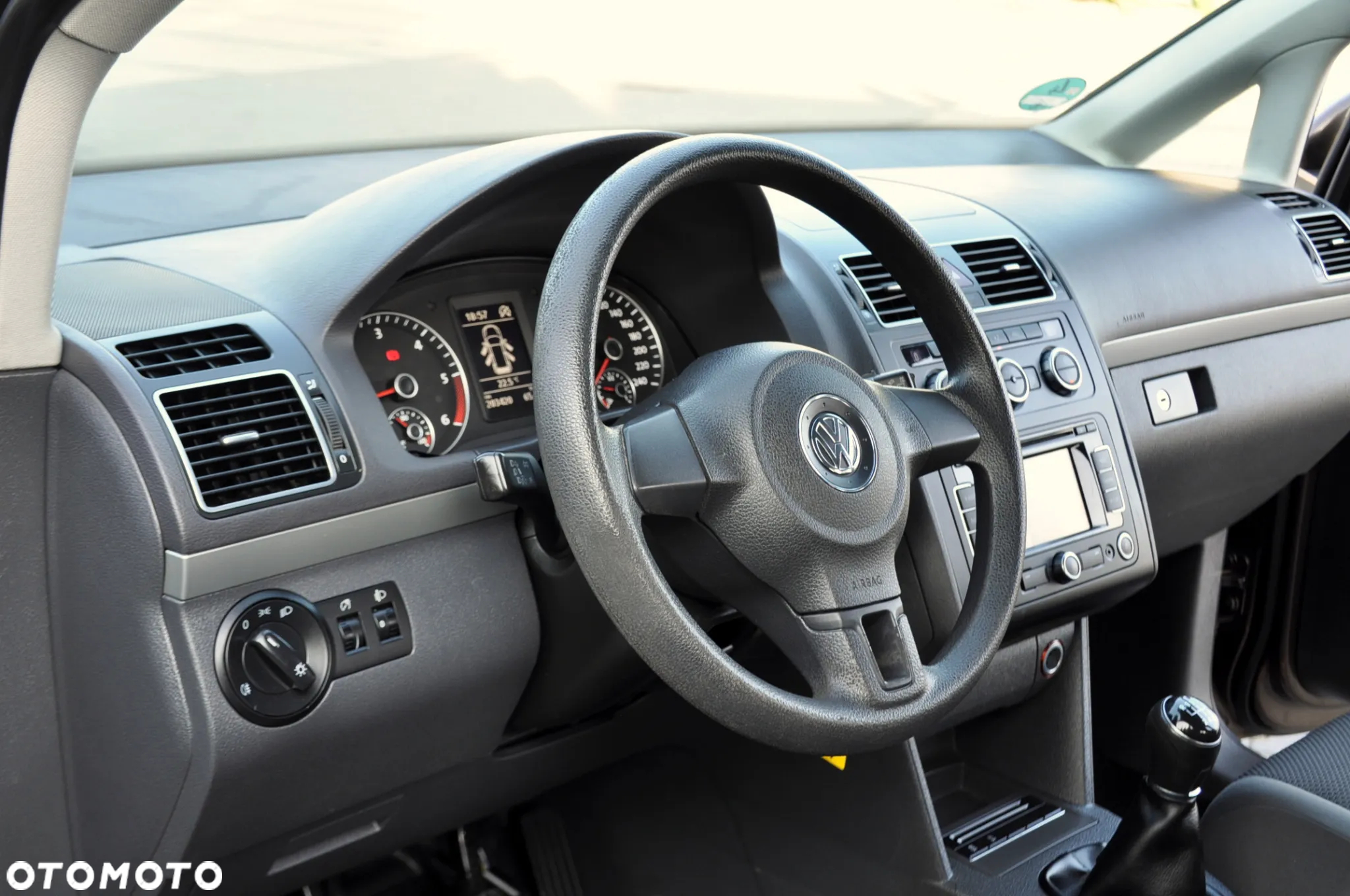 Volkswagen Touran - 23