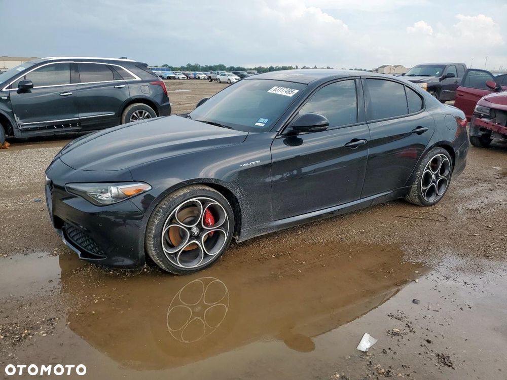 Alfa Romeo Giulia Ti - 1