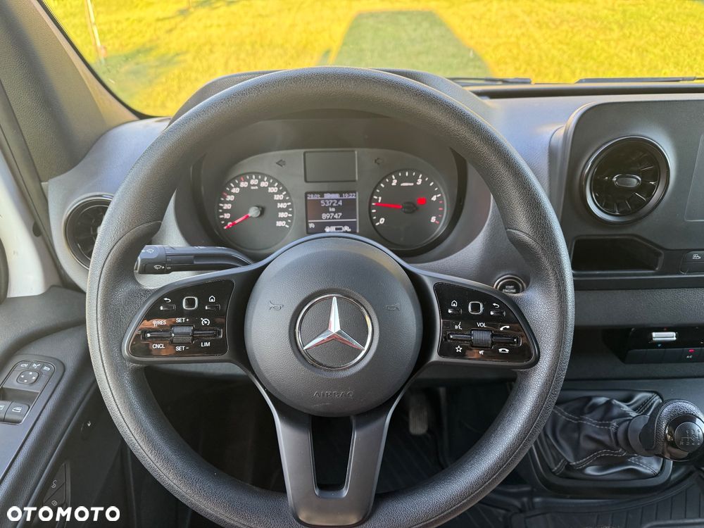 Mercedes-Benz Sprinter - 9