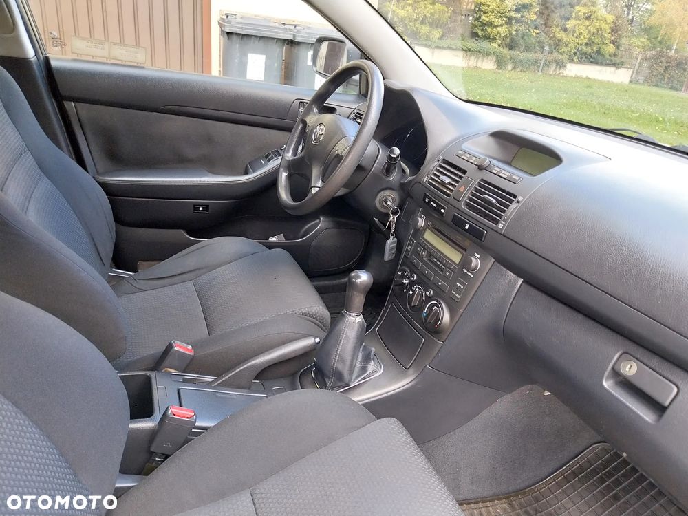 Toyota Avensis 1.6 VVT-i Luna - 13