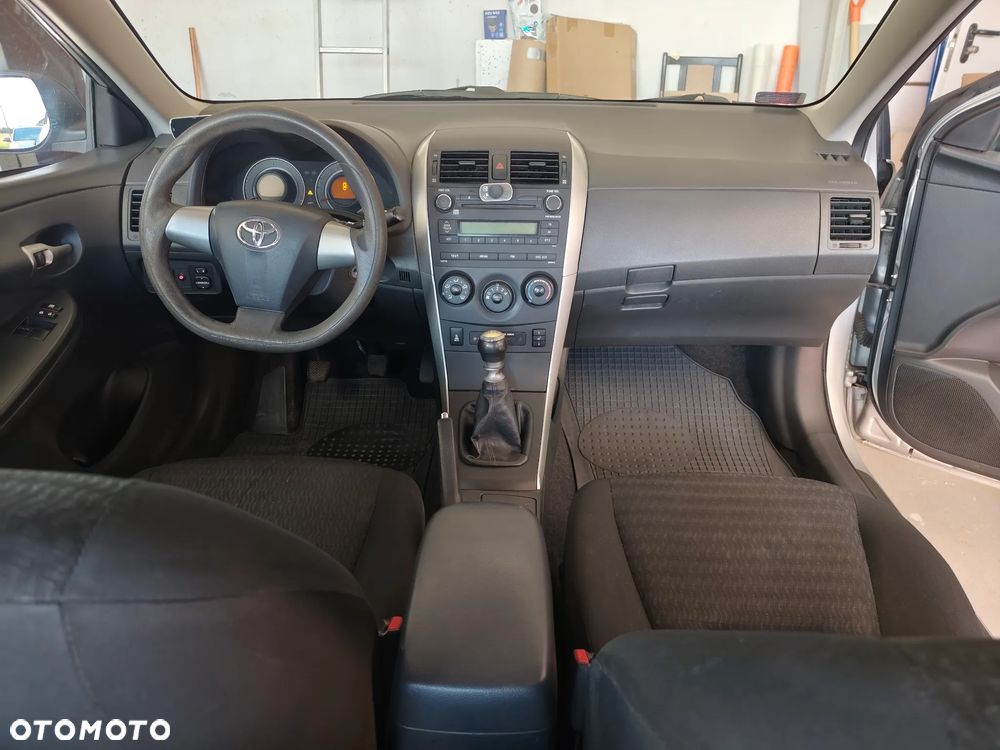 Toyota Corolla - 12