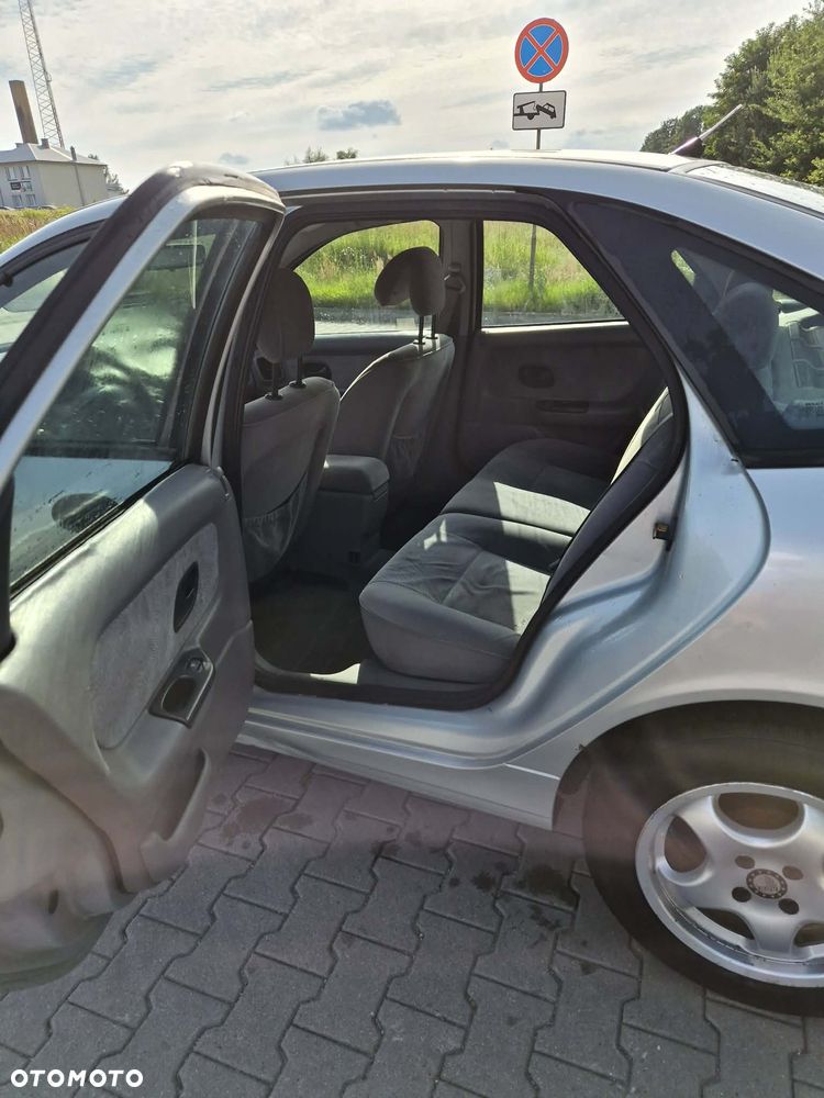Renault Laguna 1.6 Concorde - 6