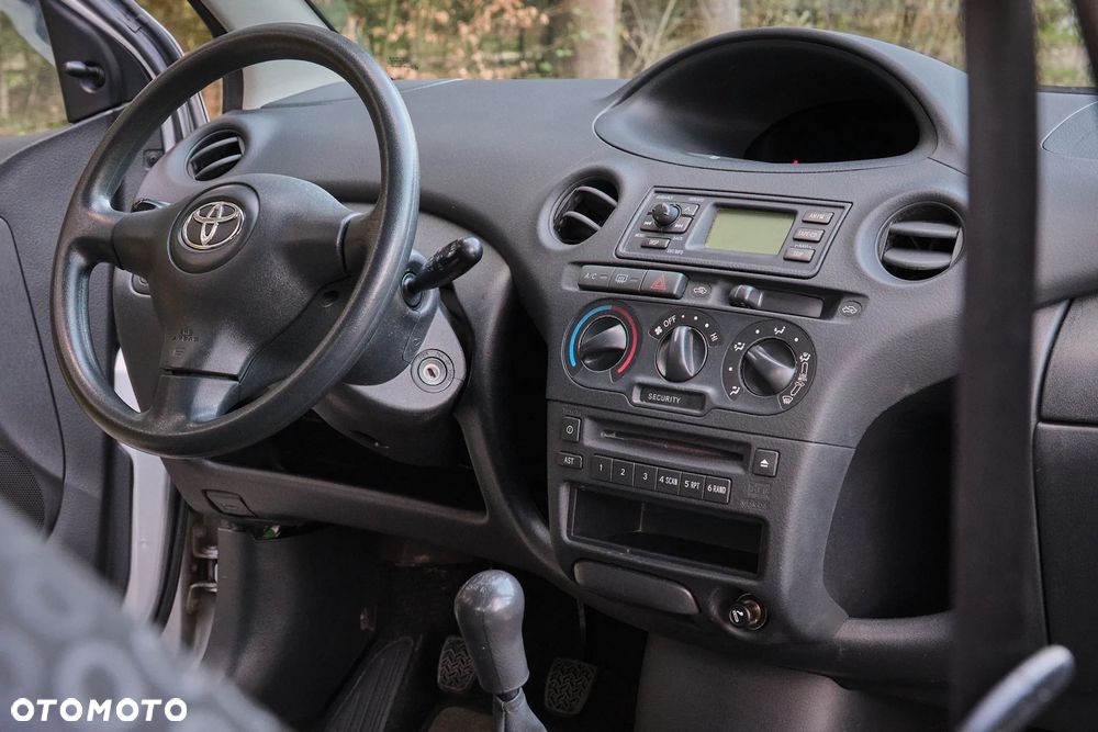 Toyota Yaris 1.3 VVT-i Executive - 22