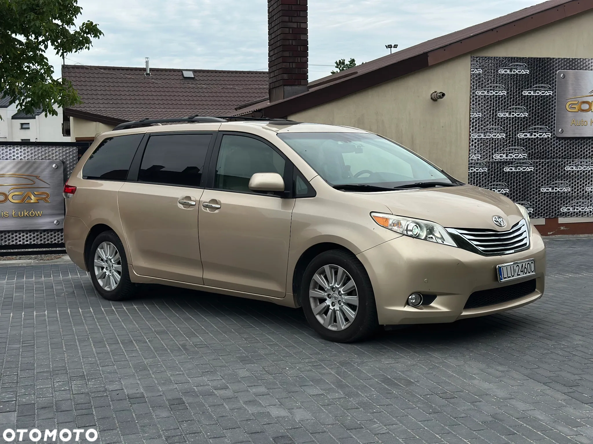 Toyota Sienna - 4