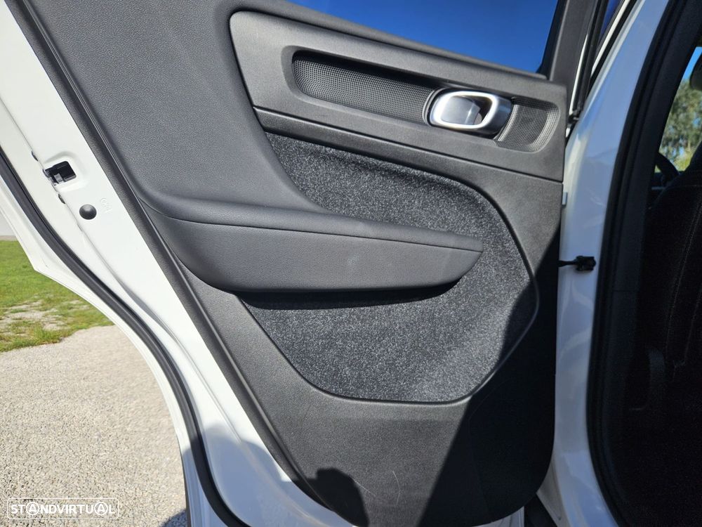 Volvo XC 40 D4 AWD Geartronic Momentum Pro - 49