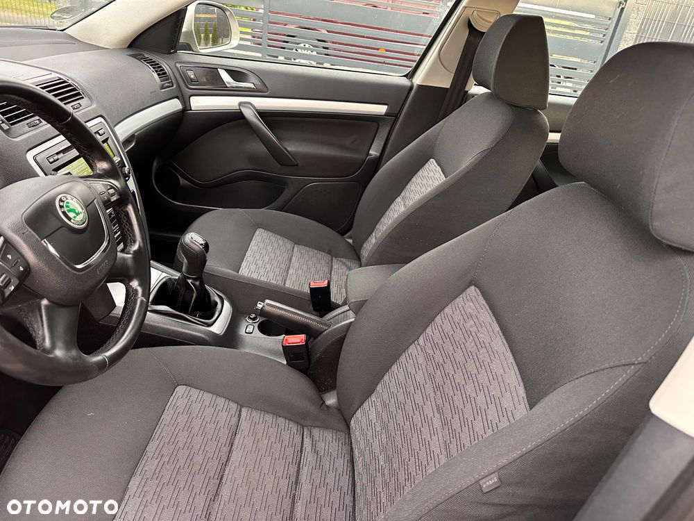 Skoda Octavia 2.0 TDI DPF Ambiente - 19