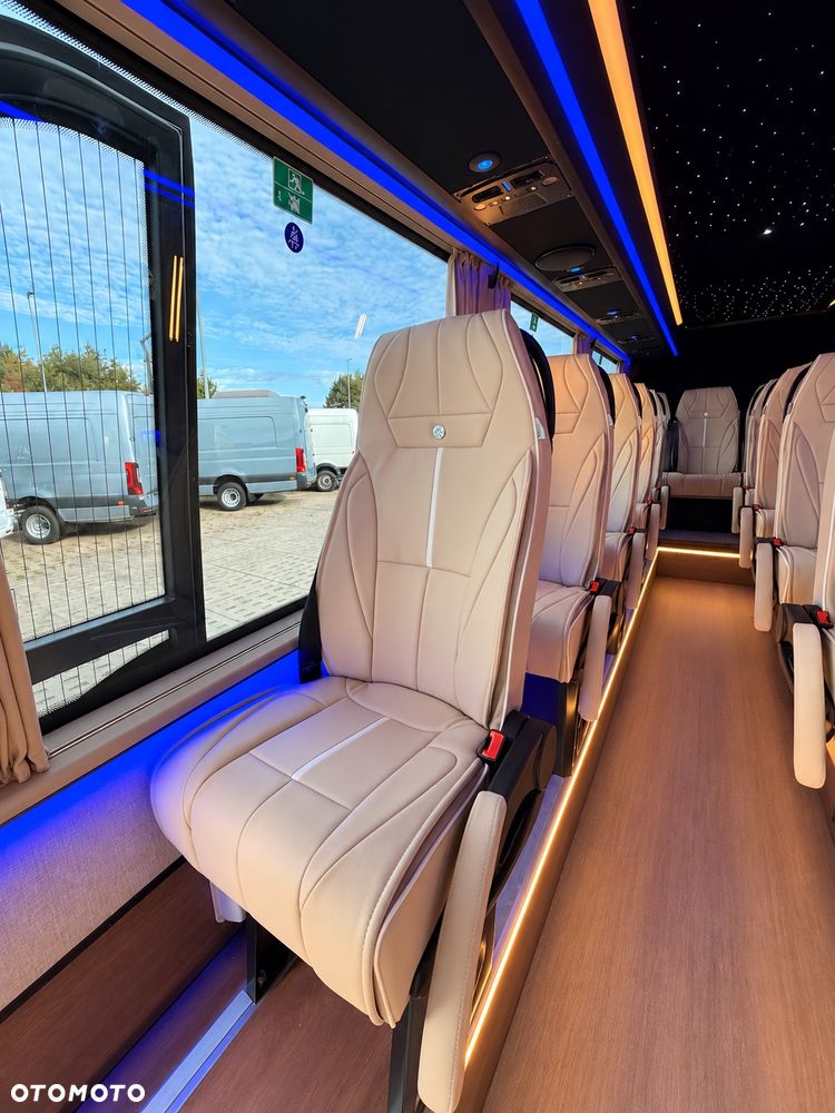 Mercedes-Benz Sprinter 519 - 21