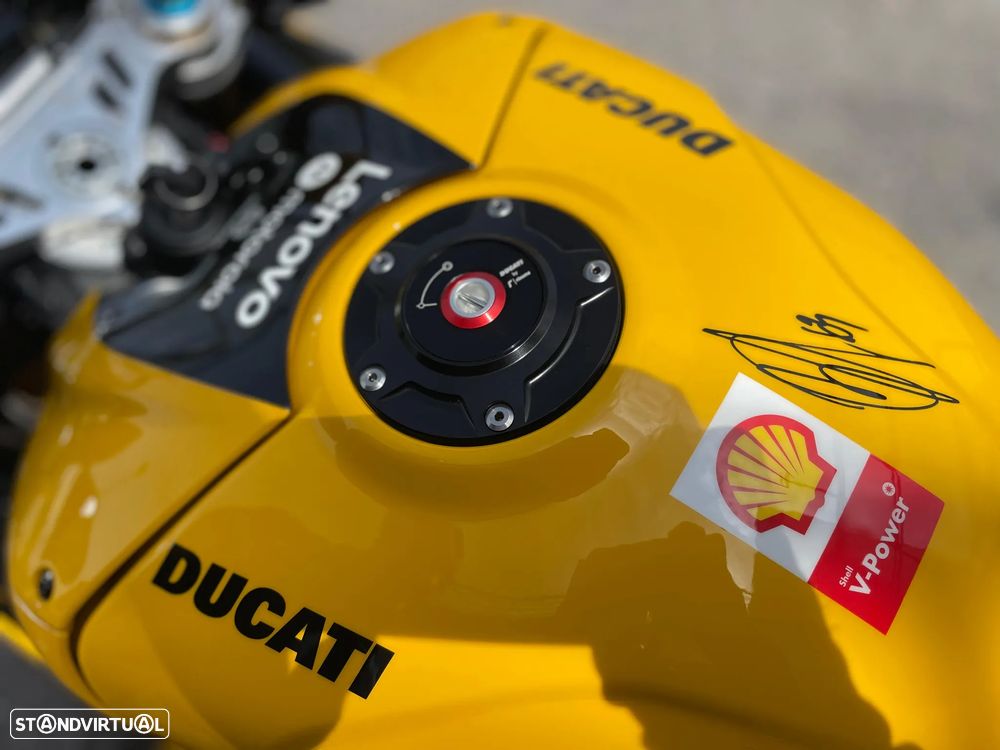 Ducati Panigale V4 Bagnaia 2023 World Champion Replica - 14