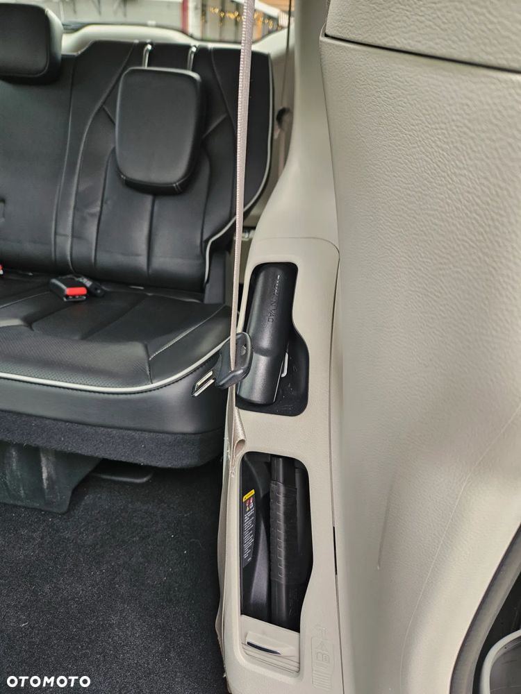 Chrysler Pacifica - 10