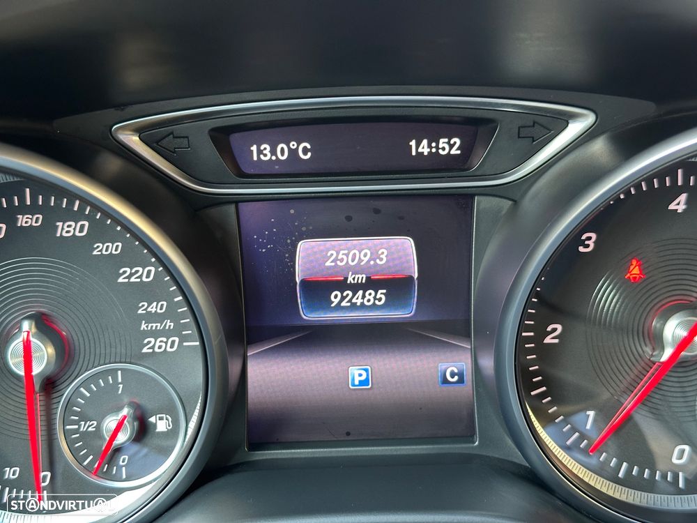 Mercedes-Benz CLA 180 d Shooting Brake AMG Line - 25