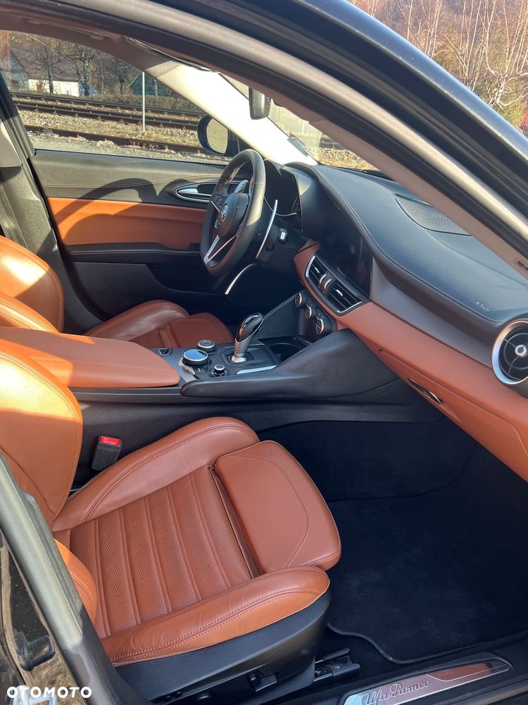 Alfa Romeo Giulia 2.0 Turbo 16V AT8 Veloce Ti - 8