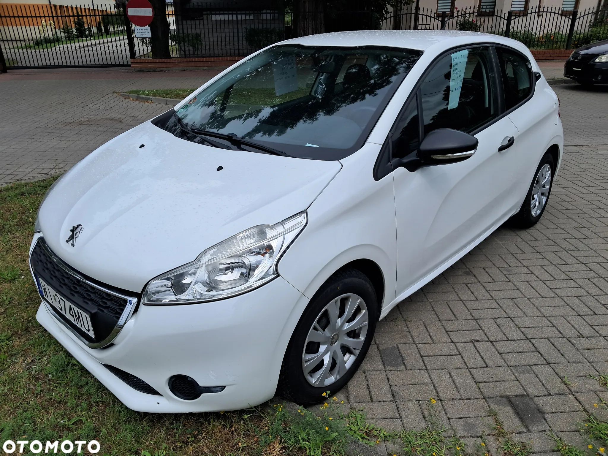 Peugeot 208 - 1