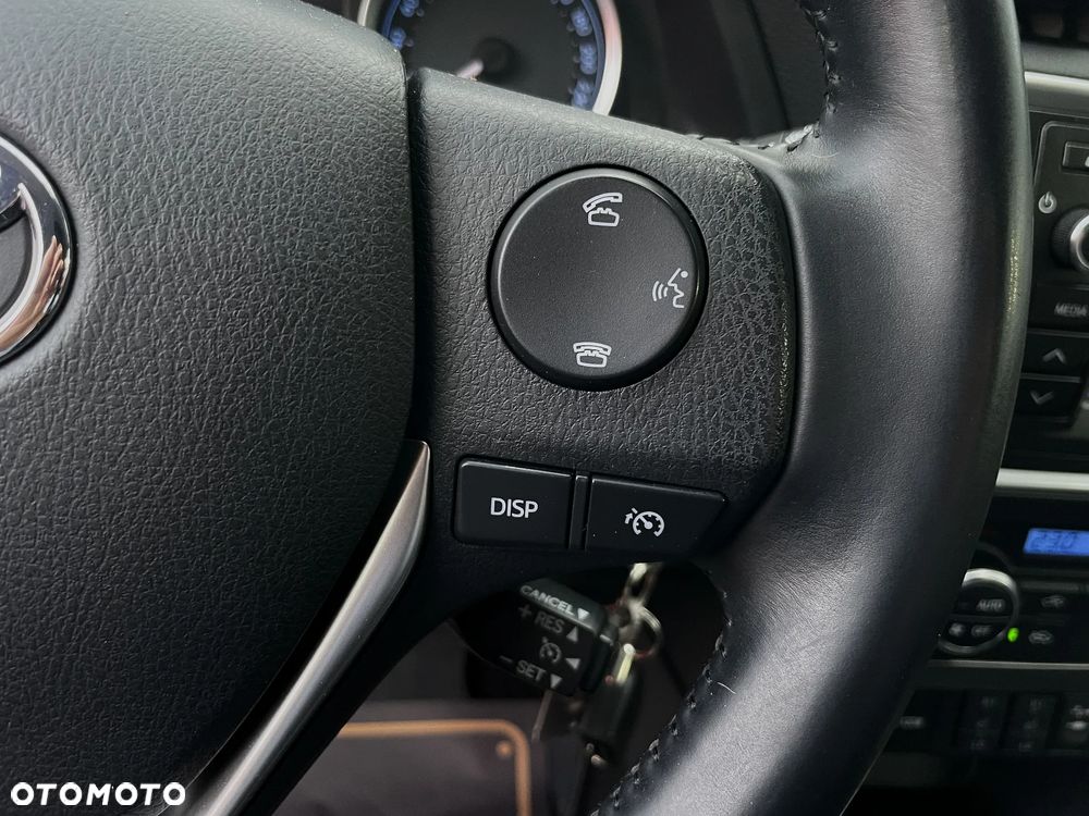 Toyota Auris 1.6 Premium Comfort - 24