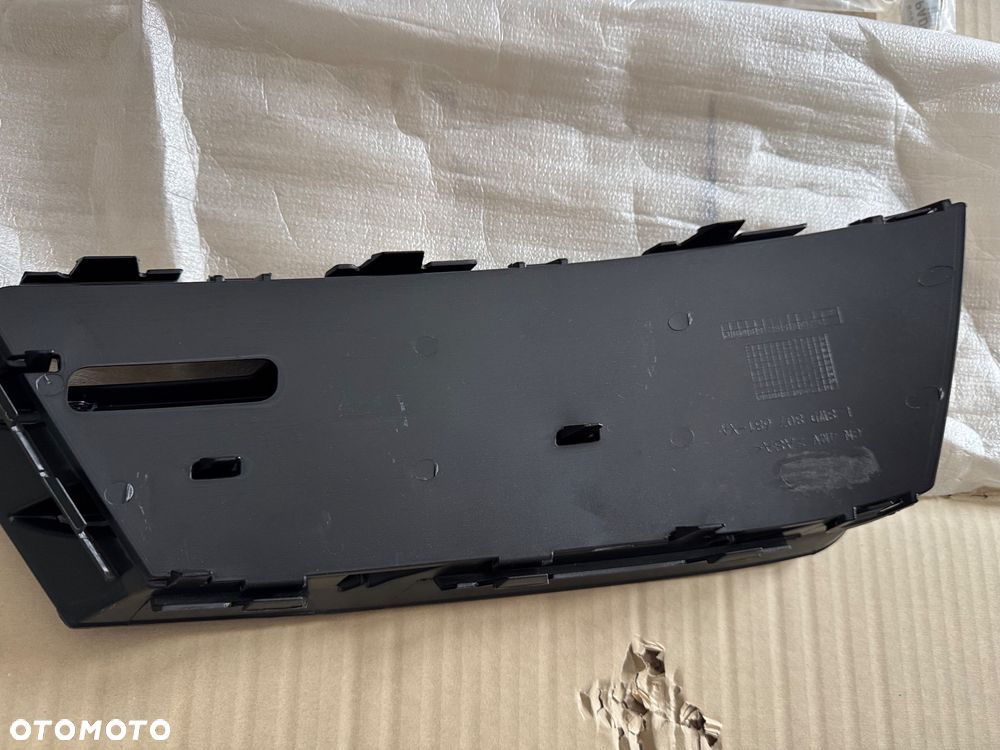 Audi A4  B9 lift kratka zderzaka lewa lub prawa - 3