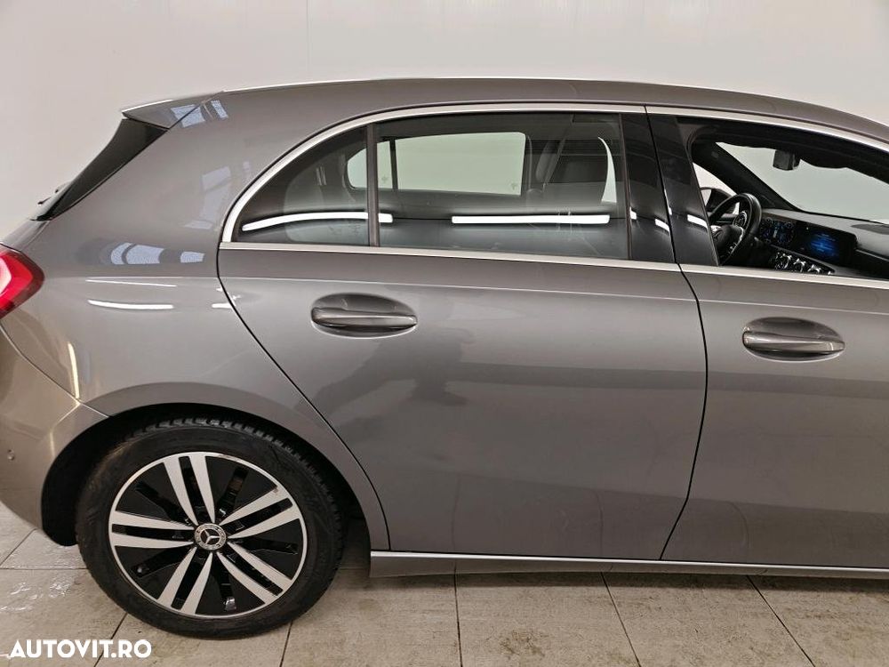 Mercedes-Benz A 180 7G-DCT Special Edition - 11