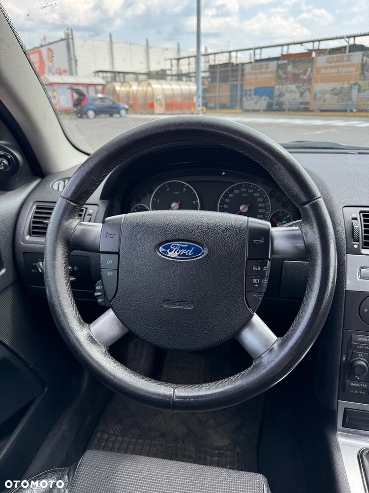 Ford Mondeo 2.0 TDCI Ambiente - 10