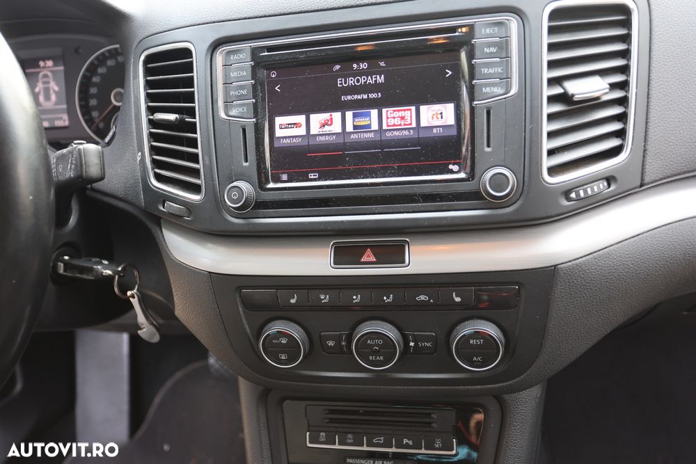 Volkswagen Sharan 2.0 TDI DSG BlueMotion Technology Highline - 13