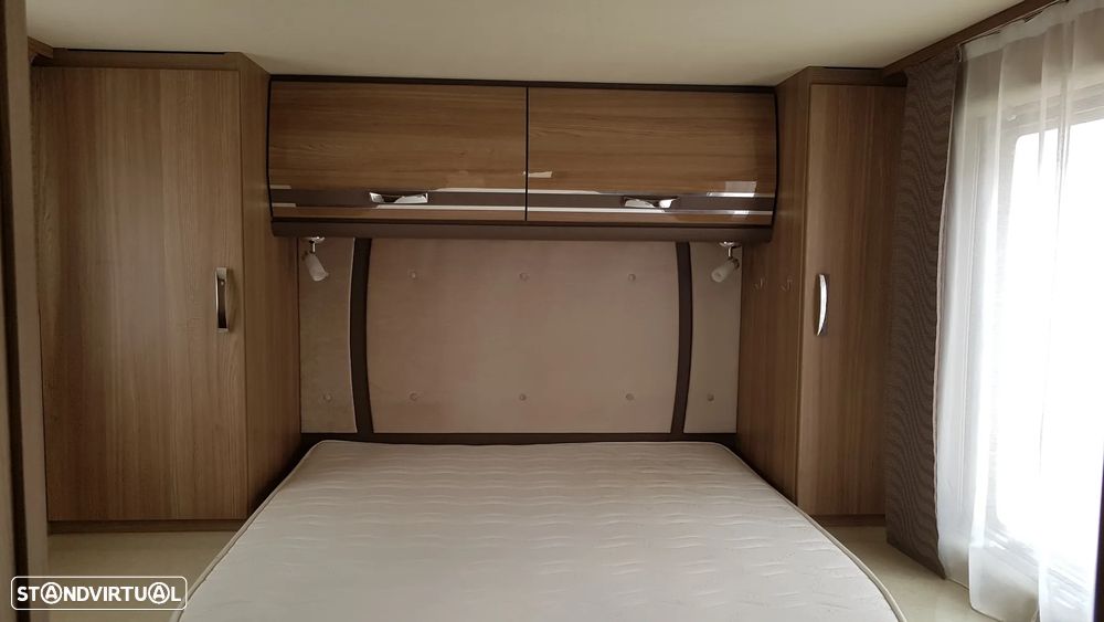 Rapido Serie 8F 891F Cama Central - 14