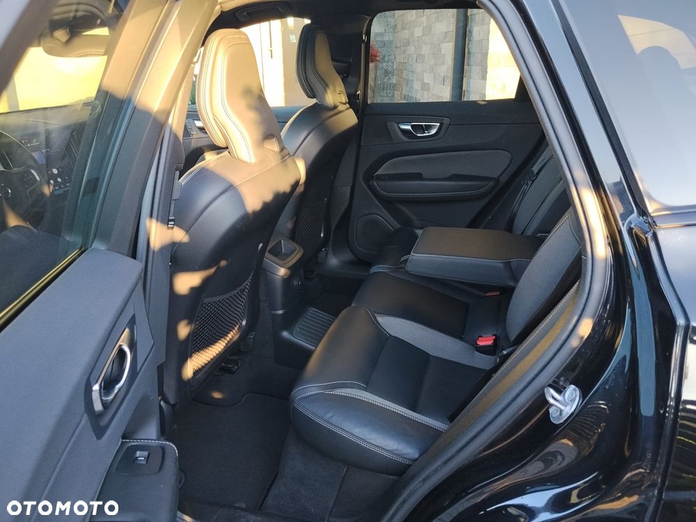 Volvo XC 60 T6 AWD Long Range Plus Dark - 16