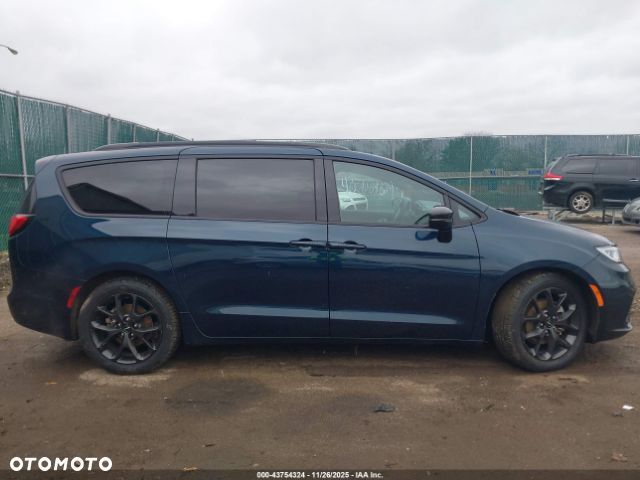 Chrysler Pacifica - 2