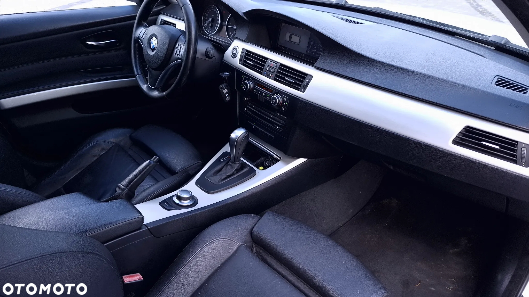 BMW Seria 3 320d DPF Touring - 15