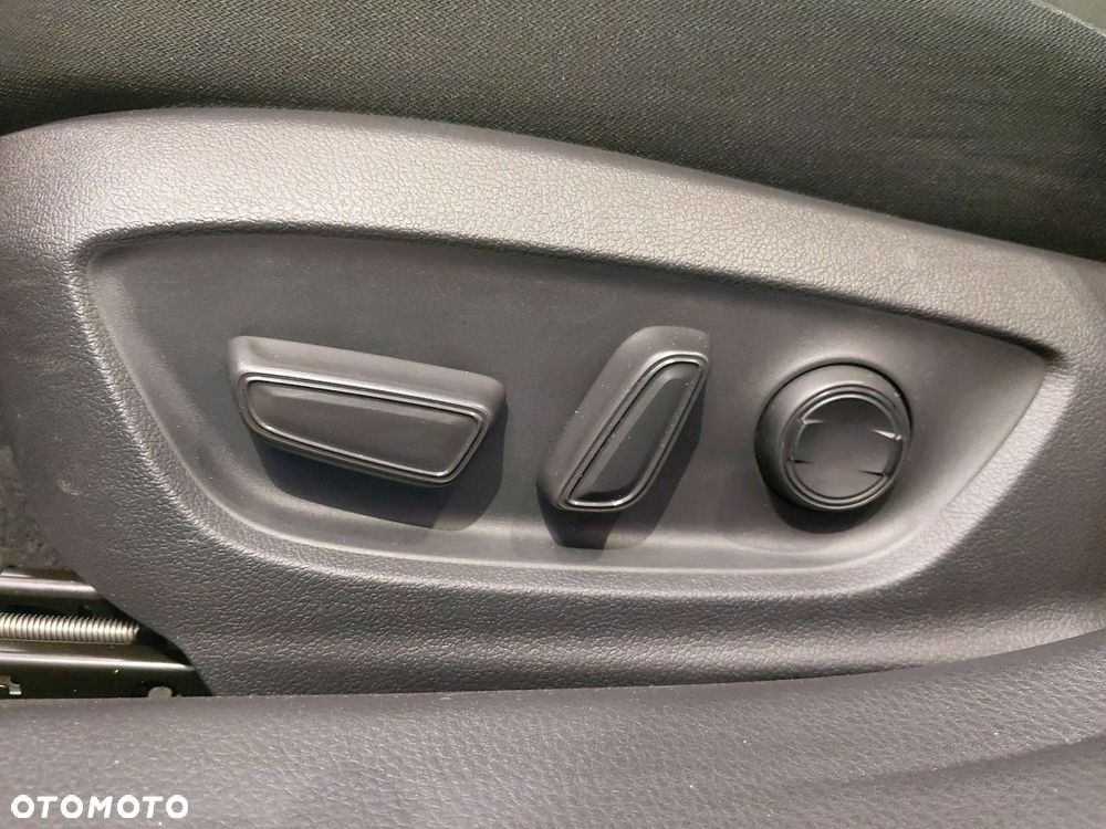 Toyota Camry 2.5 Hybrid Comfort CVT - 14
