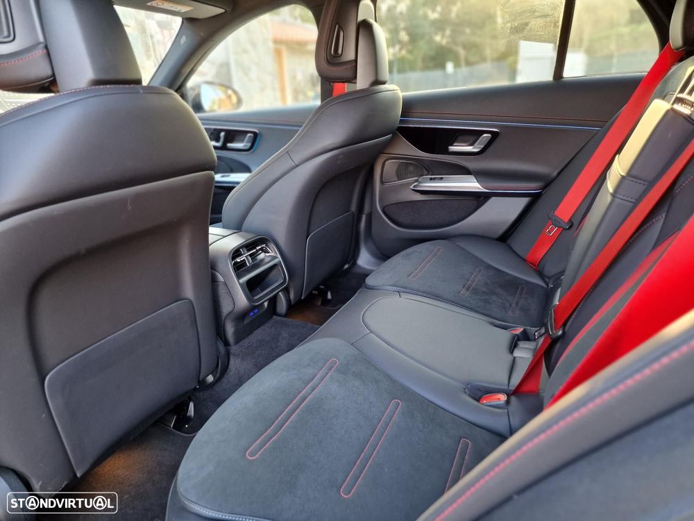 Mercedes-Benz E 53 AMG Hybrid 4Matic+ - 32