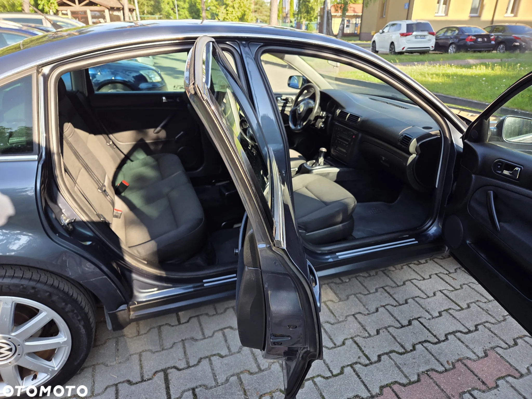 Volkswagen Passat 1.6 - 12