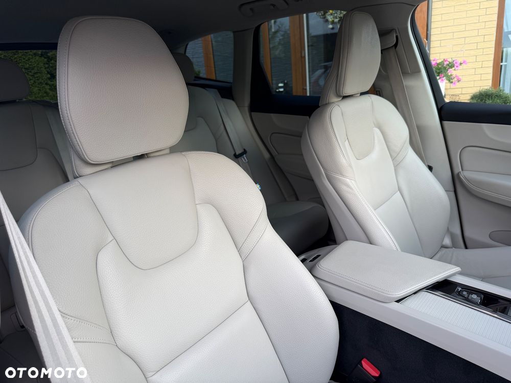 Volvo XC 60 B4 D AWD Plus Bright - 25
