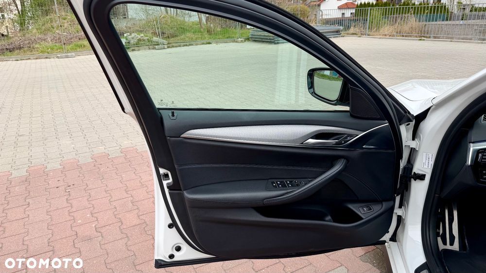 BMW Seria 5 520d xDrive M Sport sport - 19
