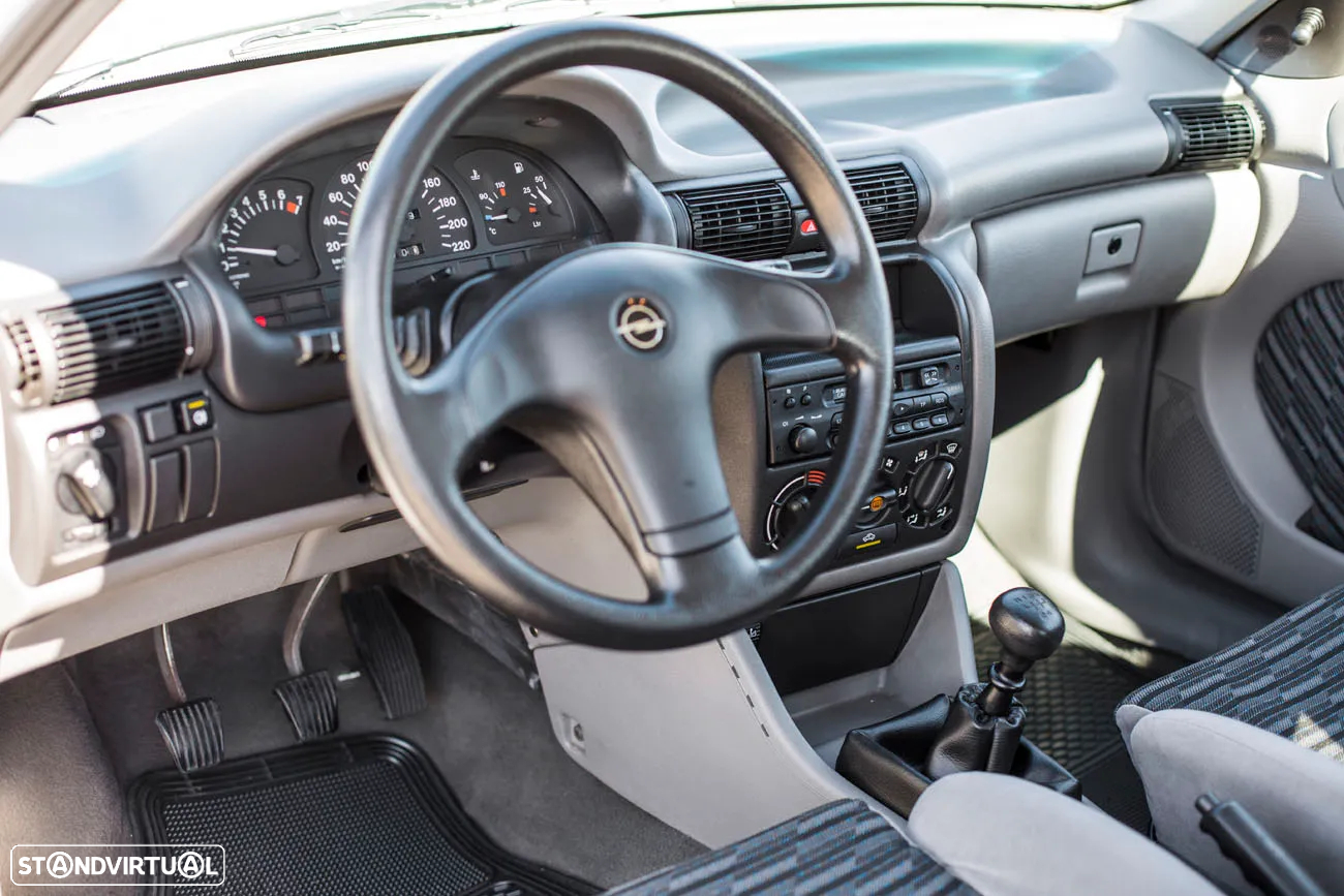 Opel Astra 1.6i GT - 21