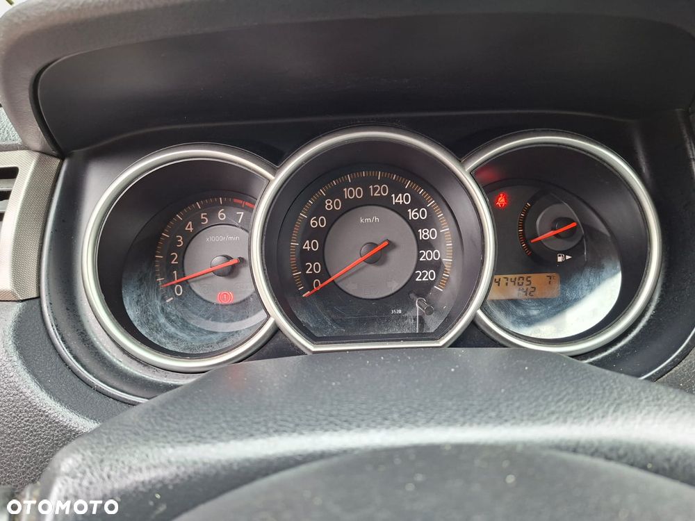 Nissan Tiida 1.6 Visia AC/CD - 11