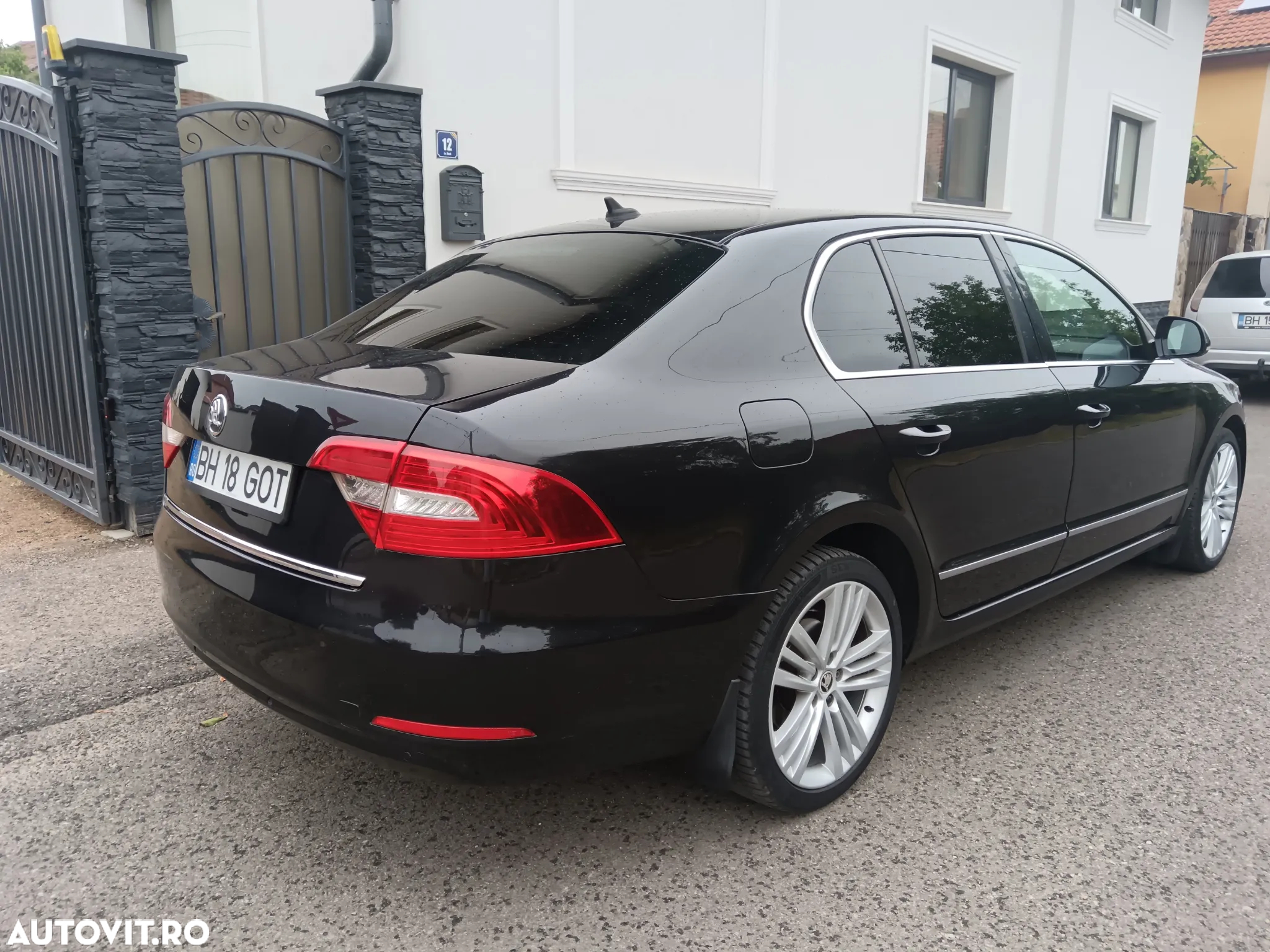 Skoda Superb 2.0 TDI Comfort DSG - 2