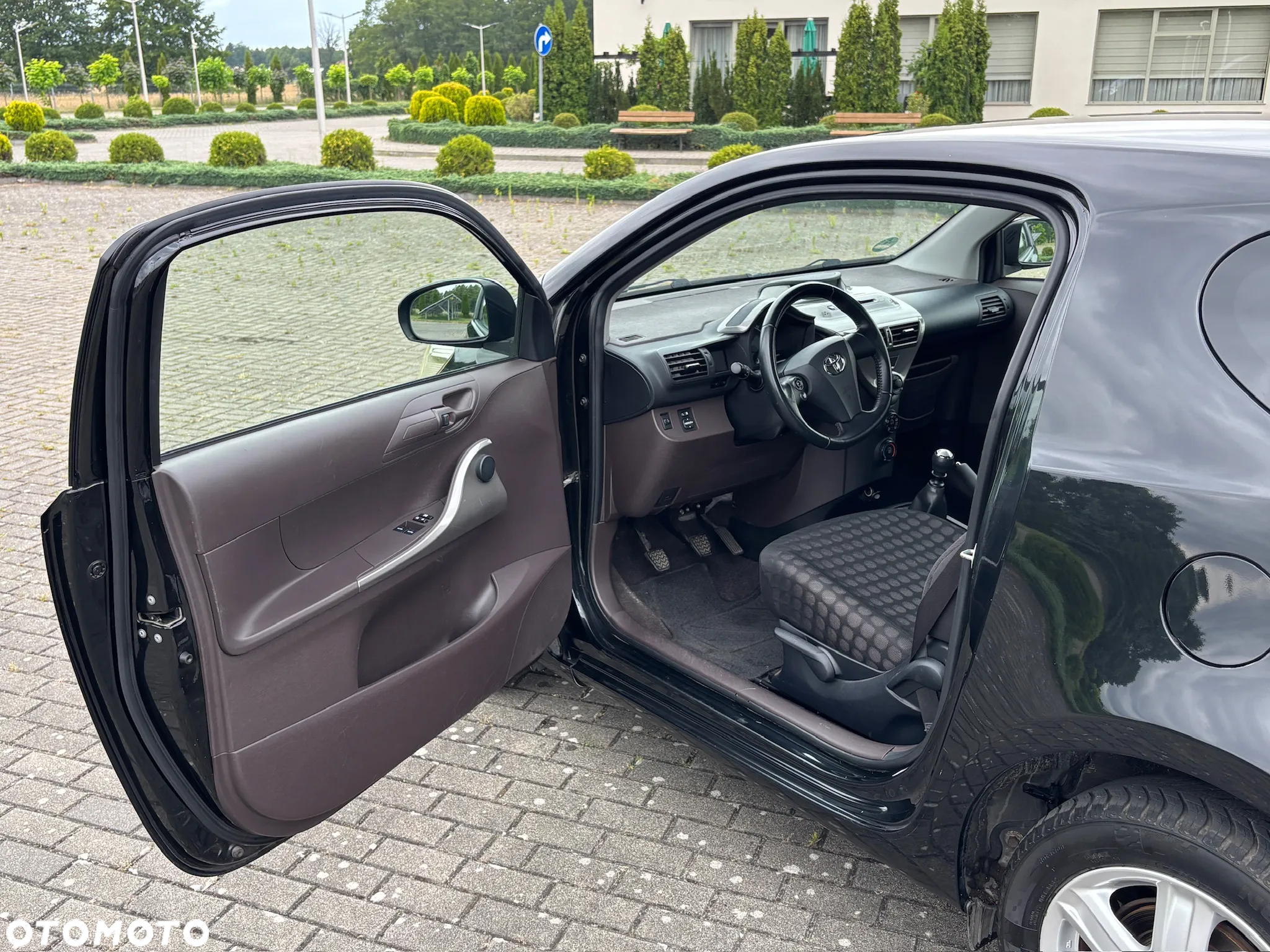 Toyota iQ - 5