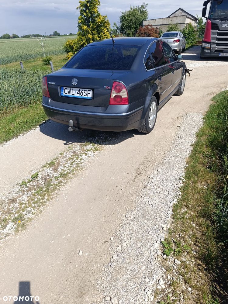 Volkswagen Passat 1.9 TDI Highline - 18