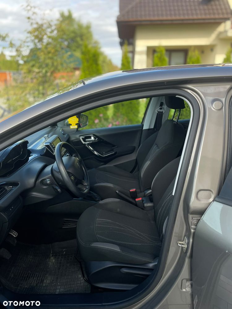 Peugeot 208 - 4
