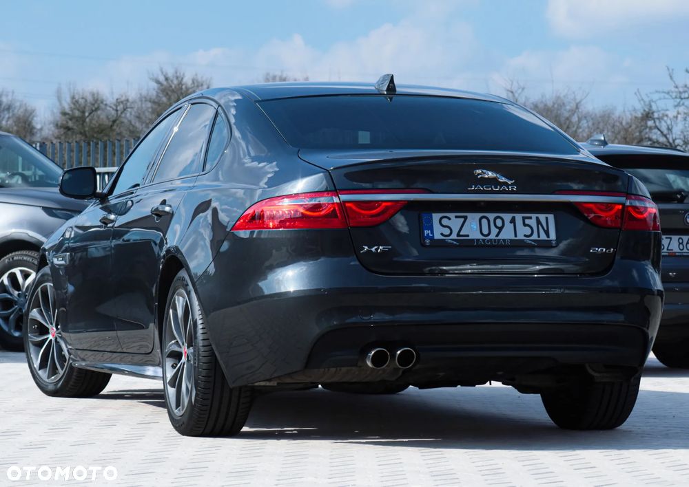 Jaguar XF 20d R-Sport - 32