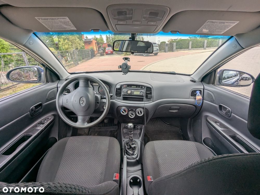 Hyundai Accent - 7