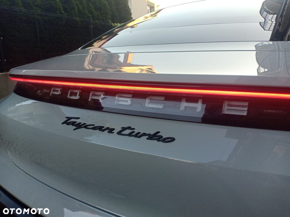 Porsche Taycan Turbo - 8