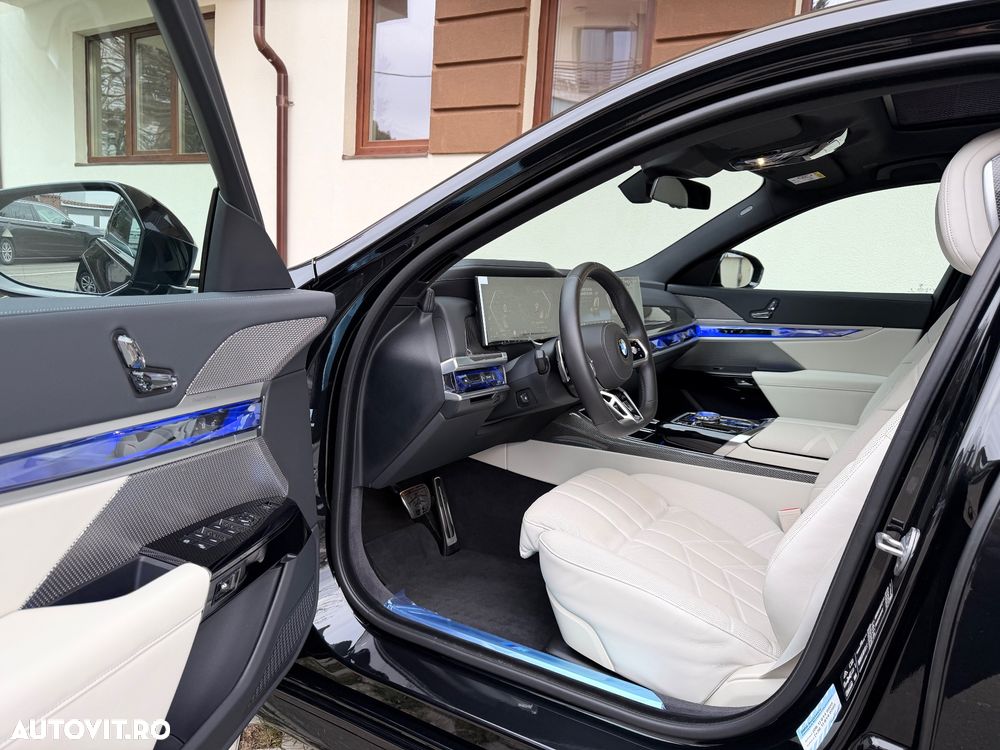 BMW Seria 7 - 38