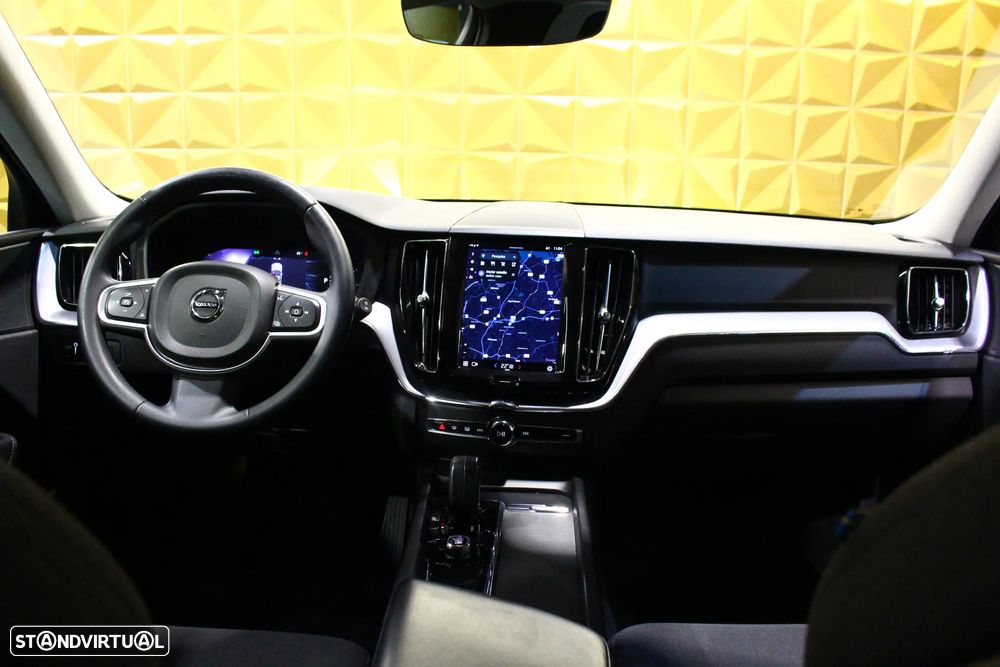 Volvo XC 60 2.0 B4 Momentum Plus Geartronic - 20