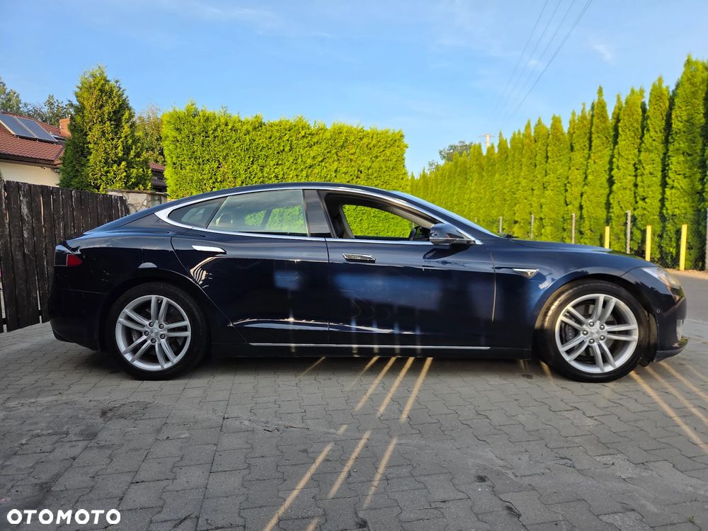 Tesla Model S 85 D - 18