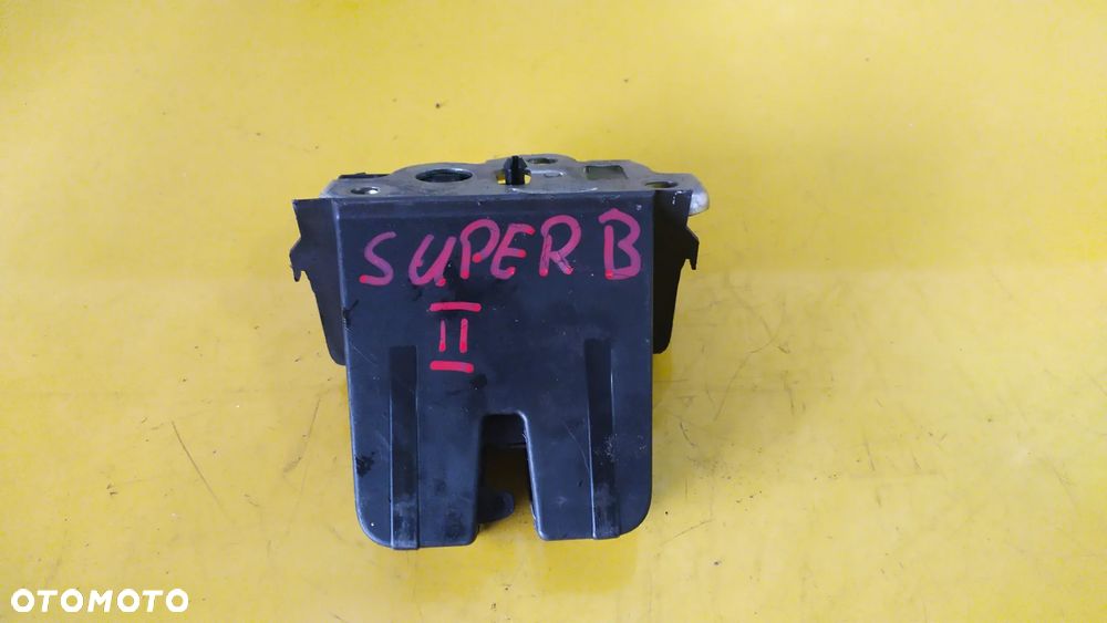 Skoda Superb II zamek tylnej klapy - 1