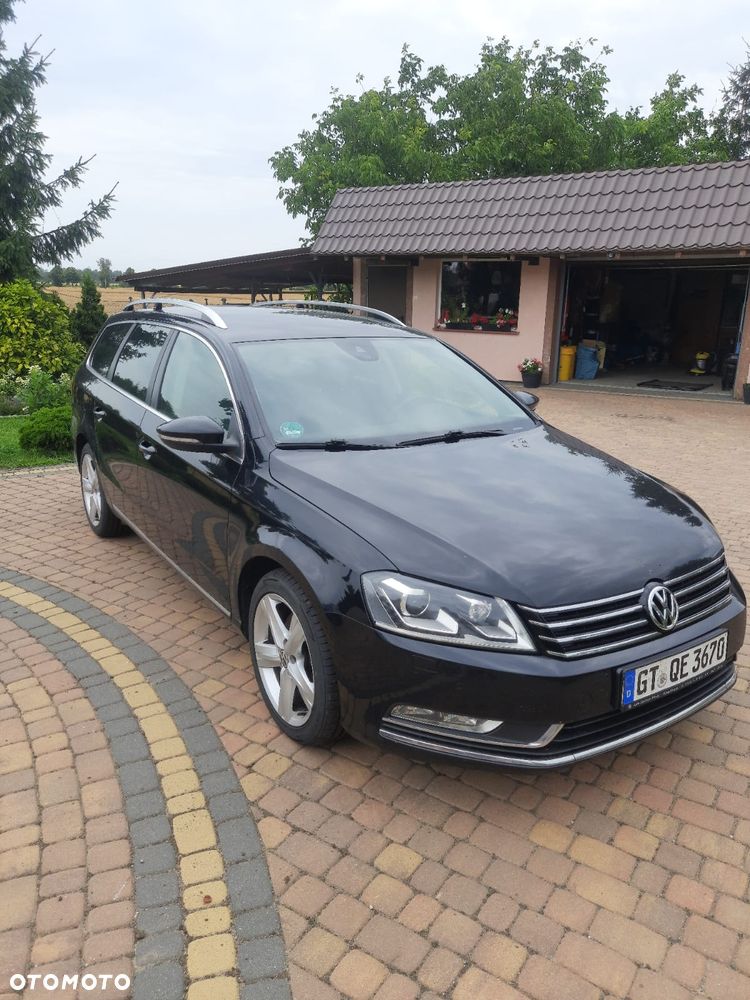 Volkswagen Passat - 1