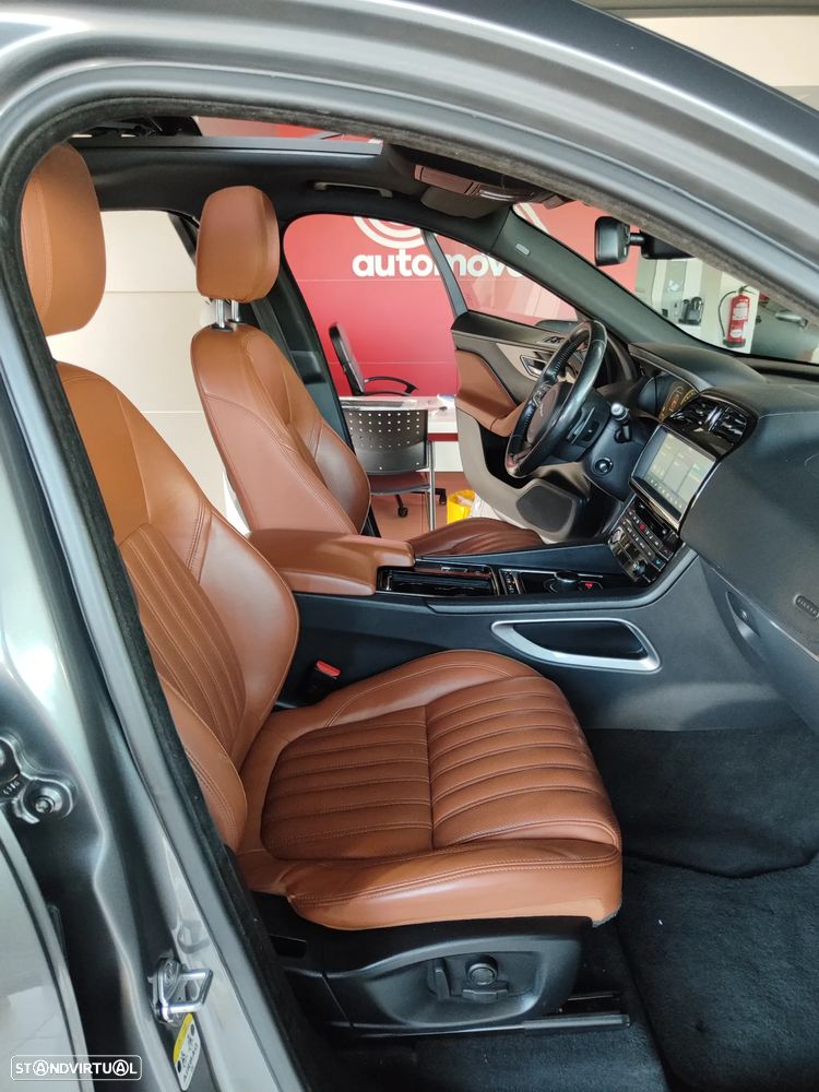 Jaguar F-Pace 20d Aut. R-Sport - 18