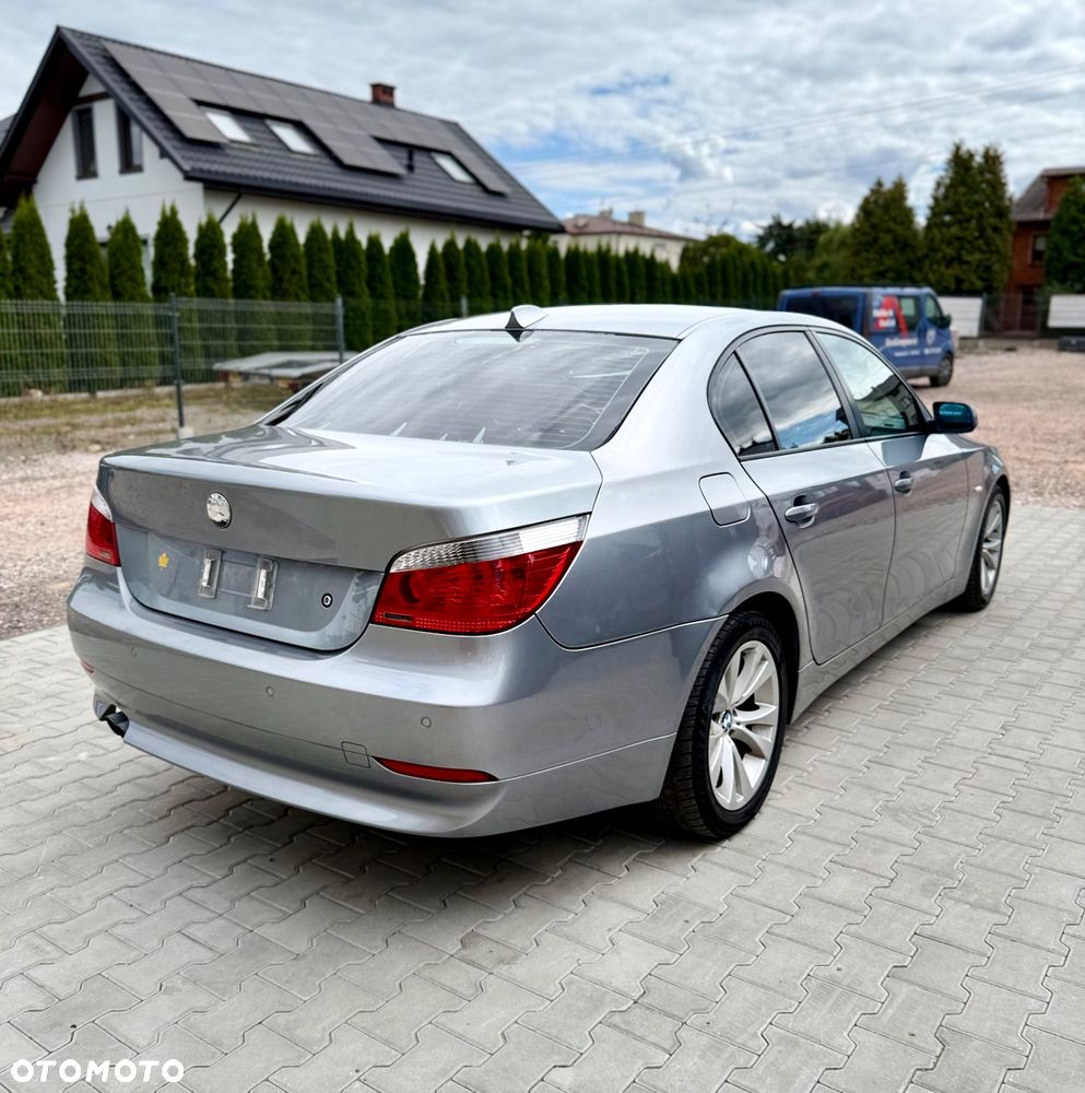 BMW Seria 5 520i - 4