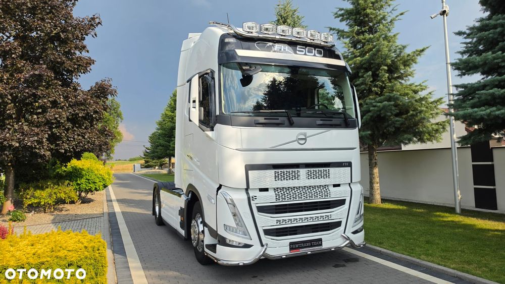 Volvo ///FH///500///2023/// GLOBETROTTER///XXL///FULLLED/// VIRTUAL COCPIT///KLIMATYZACJA POSTOJOWA///ALUFELGI///RADARY/// KAMERA///WYŚWIETLACZ OBCIĄŻENIA/// ZABUDOWY MIĘDZYOSIOWE/// STAN BARDZO DOBRY - 2
