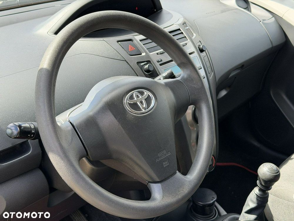 Toyota Yaris - 12