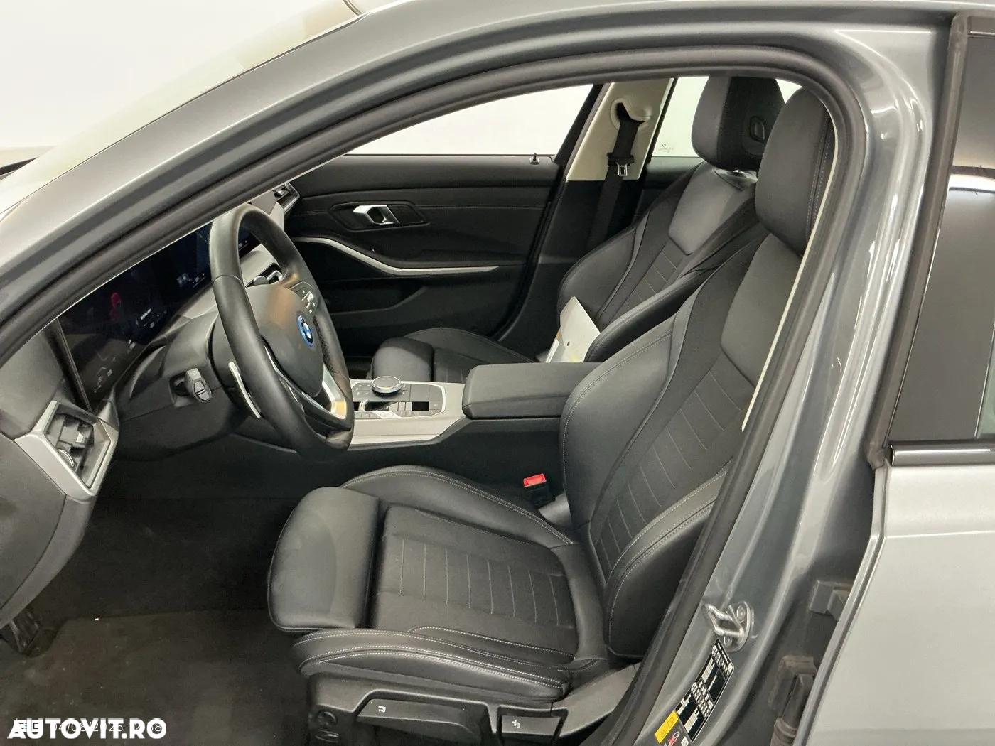 BMW Seria 3 318i AT - 10
