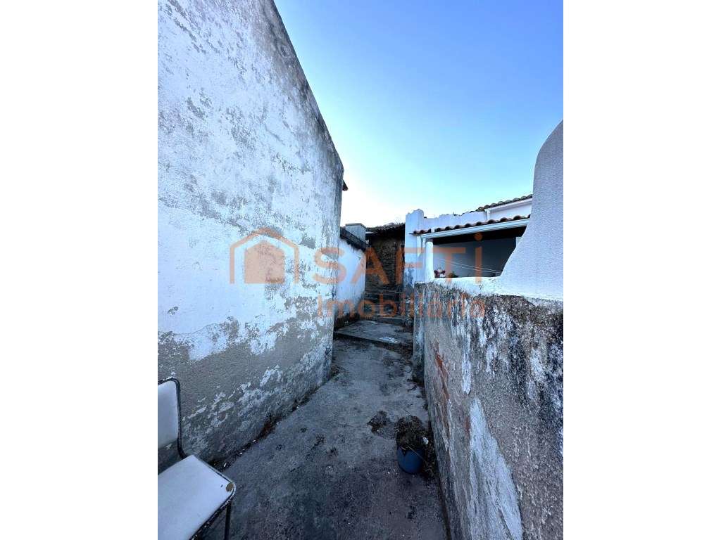 Moradia T2 para restaurar - Grande imagem: 5/18